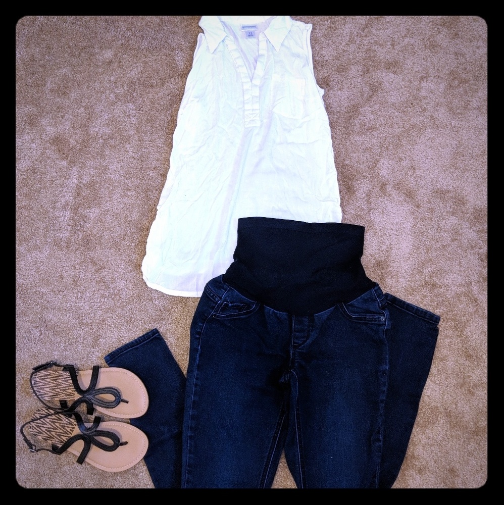 Sleeveless white maternity shirt